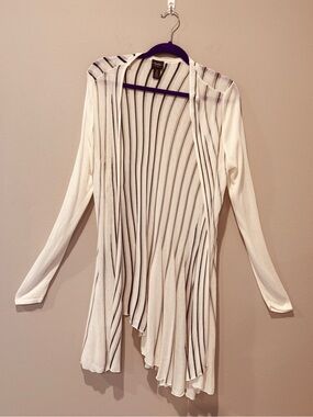 Chico's White Cardigan with Black Vertical Stripes Travel Outdoor Casual Spring